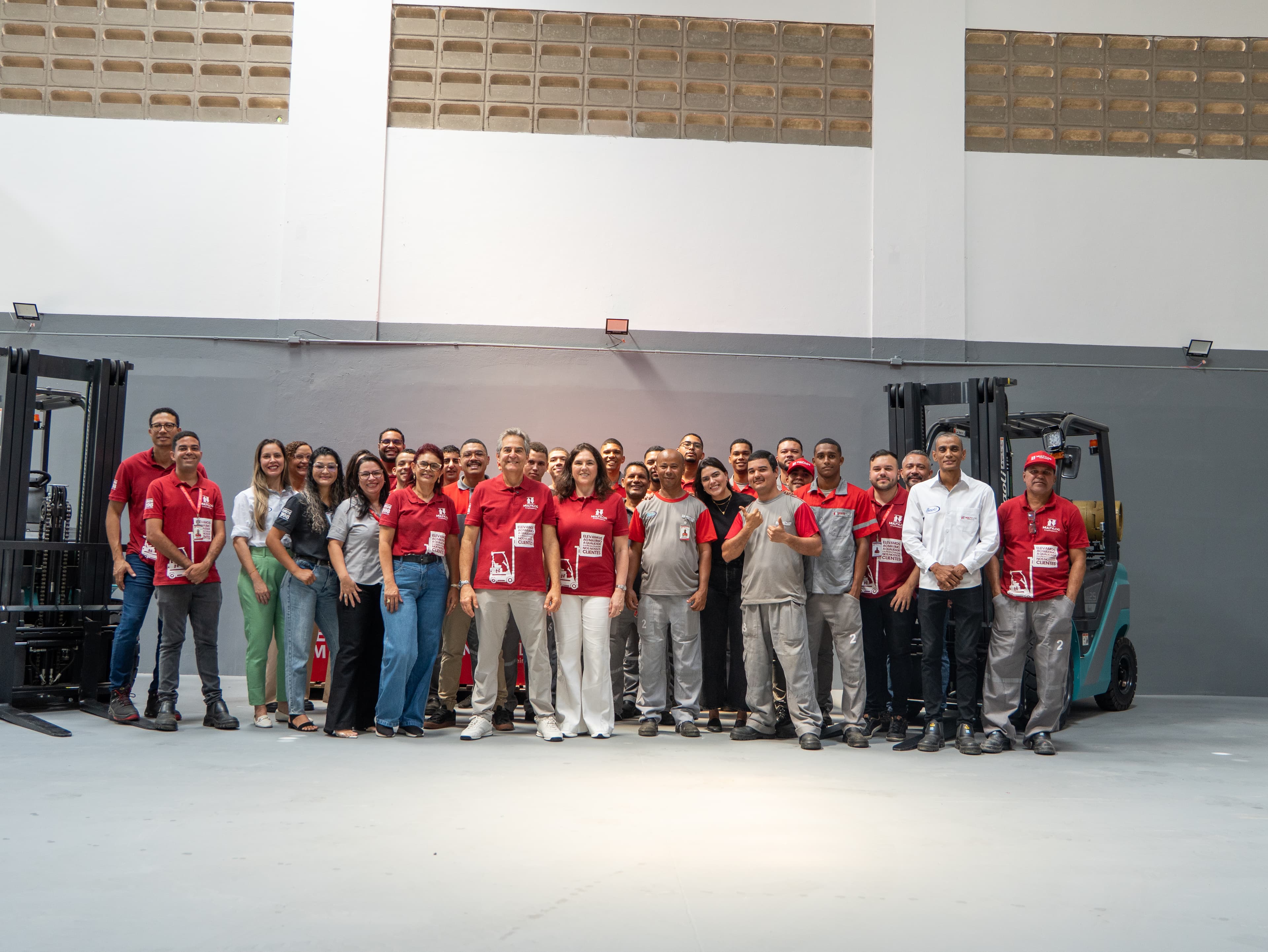 Equipe Multylog no galpão